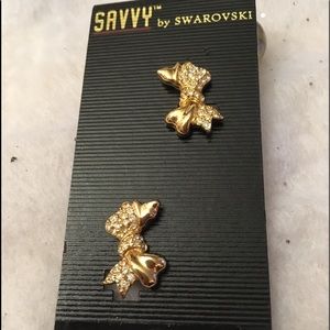 Savvy by Swarovski earrings